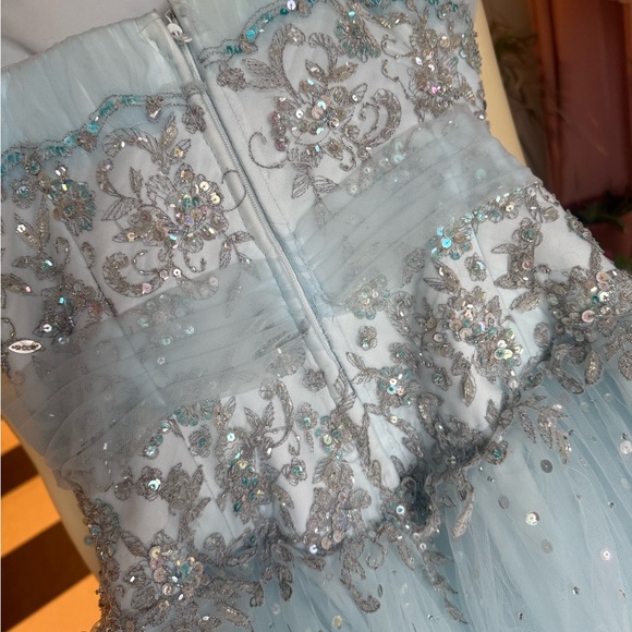 Stunning Morrie Lee Ball Gown – Perfect for Quinceañera, Prom, or Formal Events - Picture 5 of 7